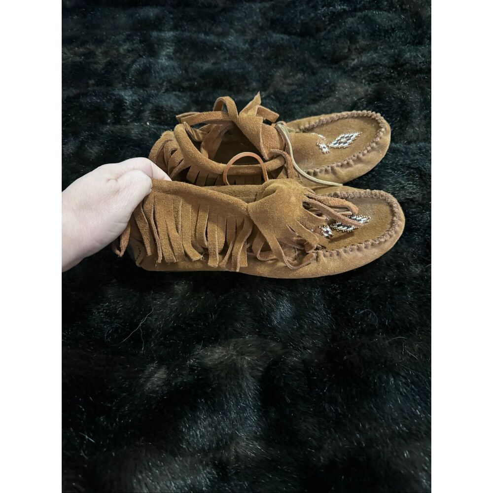Manitoba Mukluks Harvester Moccasin Suede beaded Size 9 excellent preowned - Picture 1 of 5
